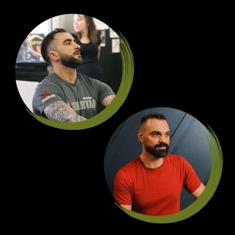 Portraits de deux coachs sportifs barbus en t-shirt Reebok Spartan et t-shirt rouge sur fond noir.